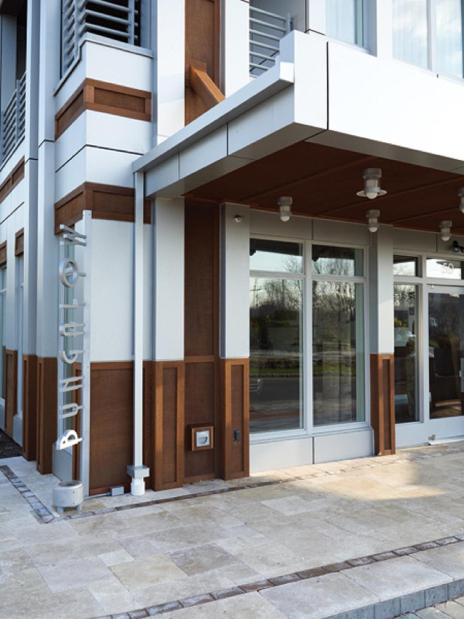 Bungalow Hotel 5*